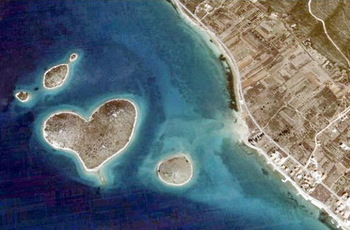 【ハート型地形０７】クロアチアのハート型の島1[1].jpg