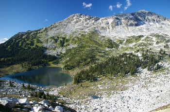 【ハート型地形２１】カナダのSaxifrage Peak で見つかったハート型の湖ｍ1].jpg