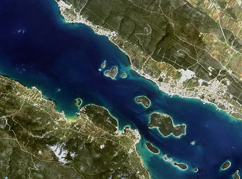 【ハート型地形４５】クロアチアの島Galenjak を国際宇宙ステーションから撮影した画像1].jpg