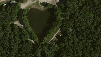 【ハート型地形４６】インディアナ州のレイク・ビレッジにある池[1].jpg